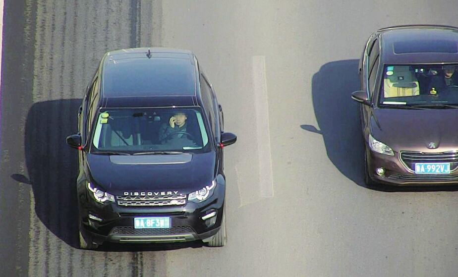 開車別玩手機了 無人機動態抓拍違法在濟南成為常態 