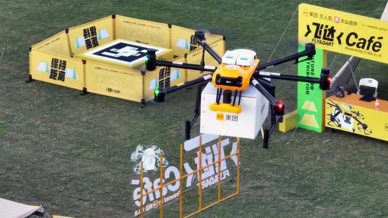 無人機送咖啡。 呂蘭 圖